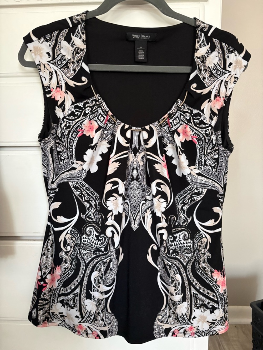 White House Black Market Black Floral Paisley Sleeveless Top Medium